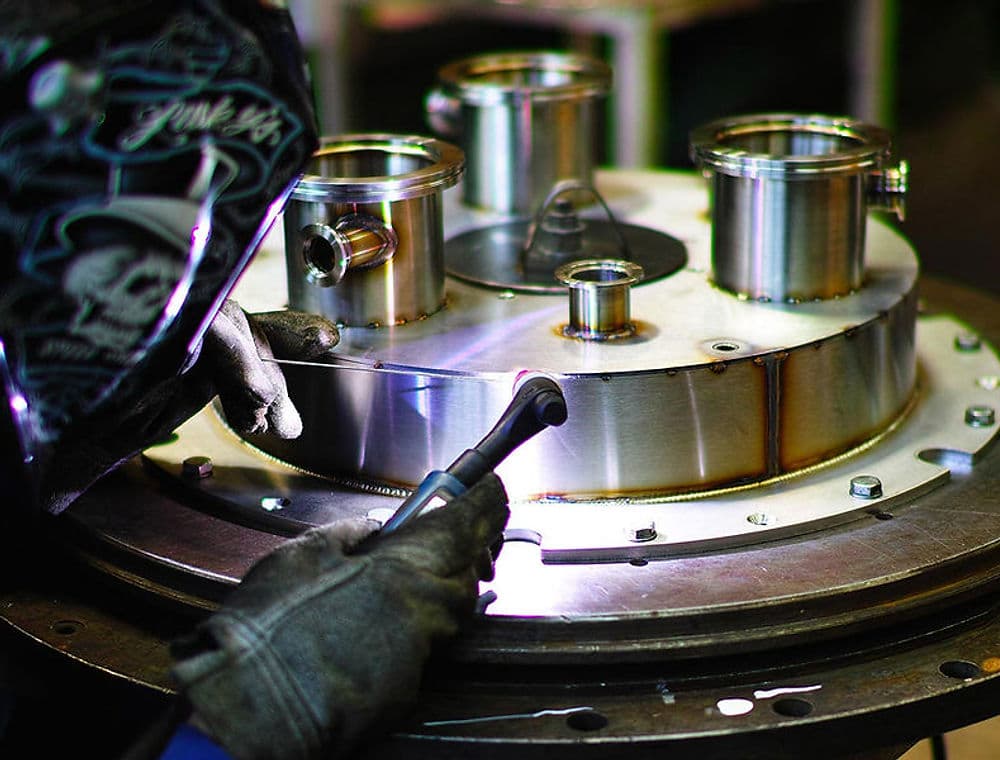 Manual welding station