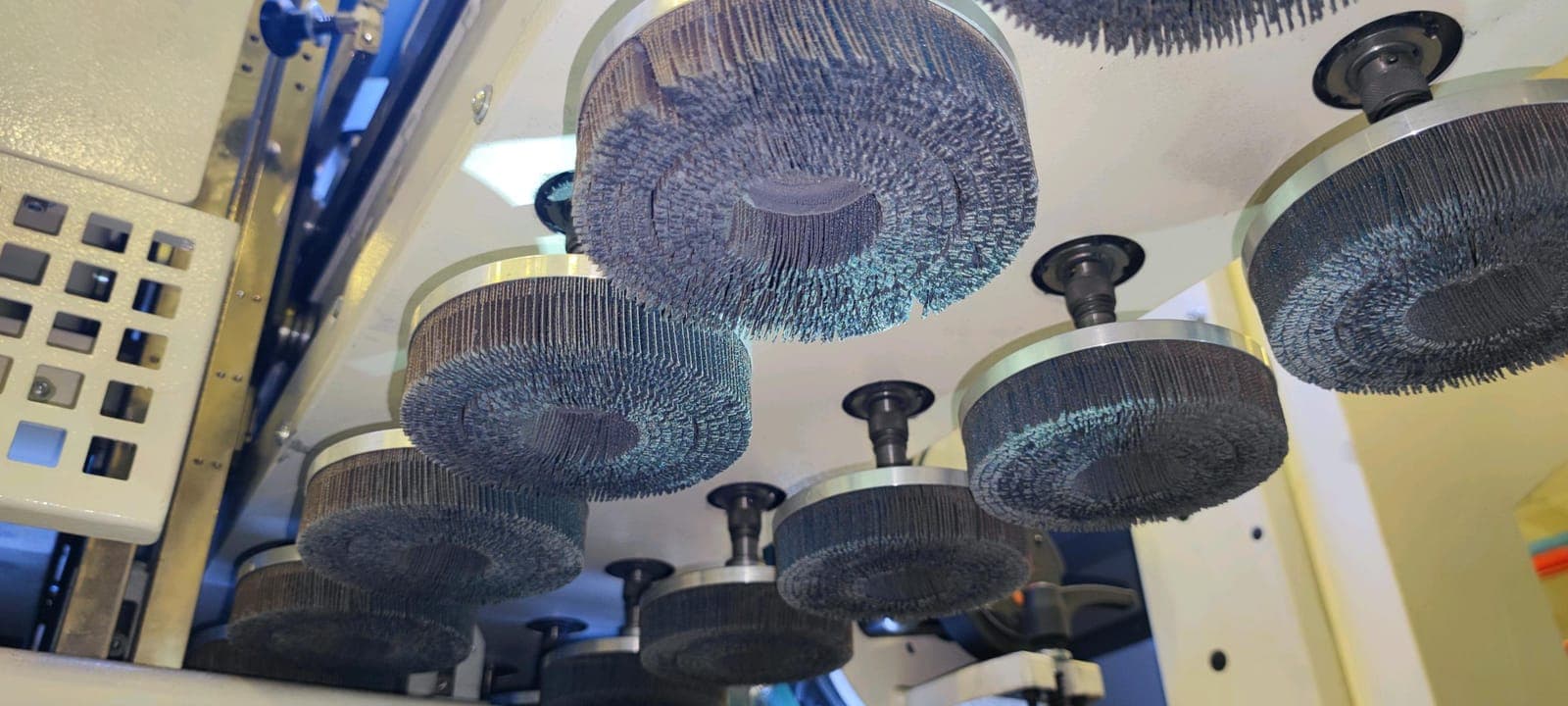 Rotating abrasive brush heads, seen from below