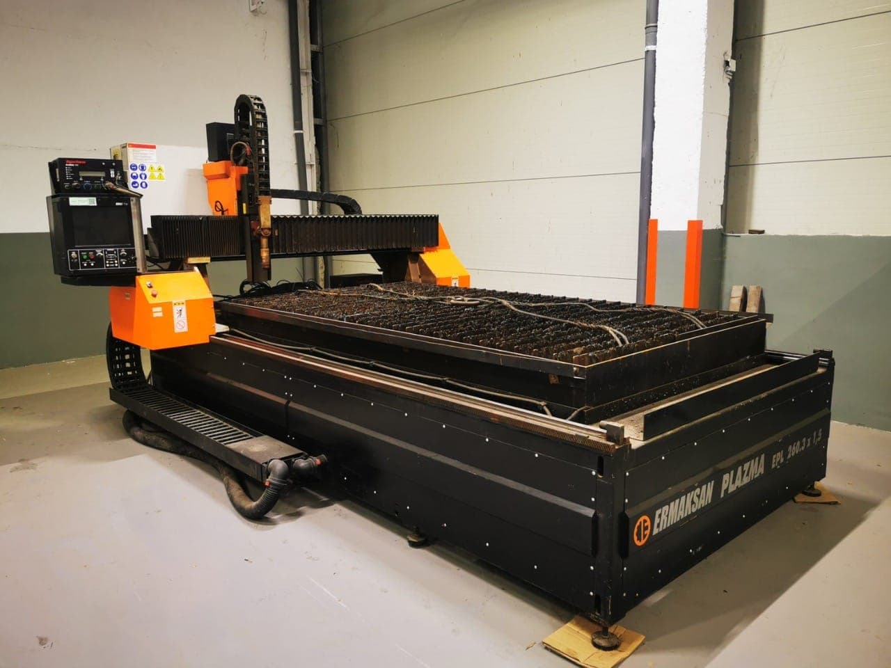 CNC машина за плазмено рязане Ermaksan EPL 260 – общ изглед с портала и управлението Hypertherm EDGE Pro