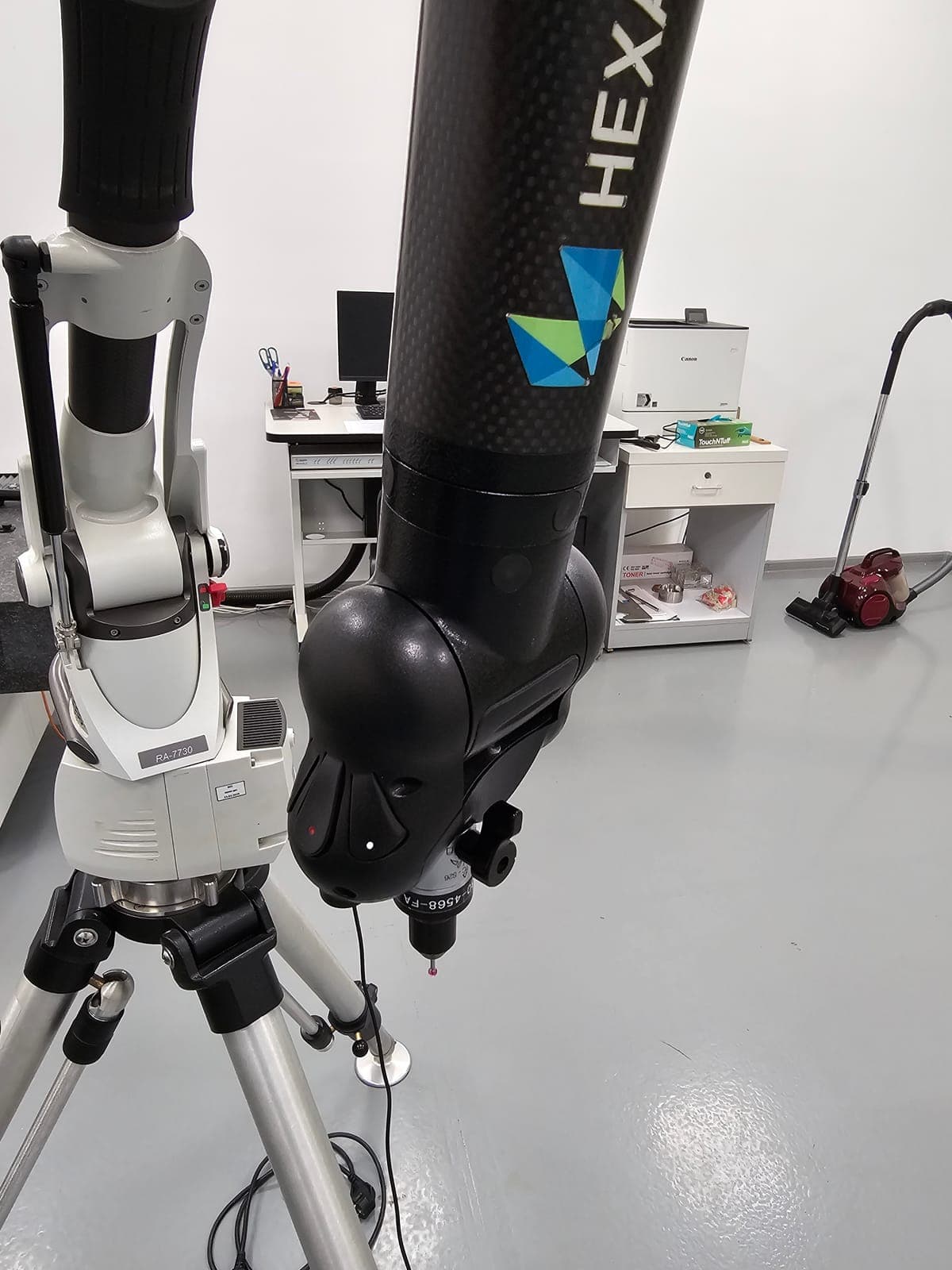 Wrist and touch probe with a ruby ball tip